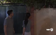 Về nhà đi con: Quốc (Tuấn Tú) "sập cầu" tán Huệ (Thu Quỳnh) chỉ vì hành động này của con trai