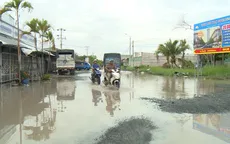 Lội sông trên đường