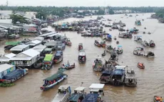 Bồng bềnh chợ cười