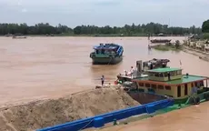 Đồng Tháp: Kênh Long An ách tắc do sự cố sà lan chở cát