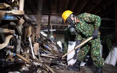 Bắt đầu tiến hành tẩy độc khu vực nhà xưởng bị cháy của Công ty Rạng Đông