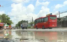 Quốc lộ 54 qua tỉnh Vĩnh Long luôn lênh láng nước dù trời không mưa
