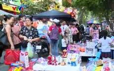 Phố cổ Hà Nội kẹt cứng ngày Rằm Trung thu