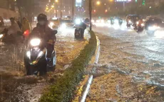 Mưa lớn, nhiều tuyến đường ở TP.HCM ngập sâu