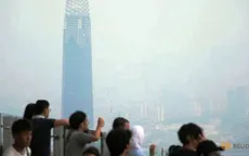 Malaysia làm mưa nhân tạo dập khói mù