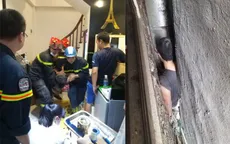 Hà Nội: Giải cứu người đàn ông mắc kẹt trong khoảng không của 3 ngôi nhà