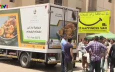 Những món quà bất ngờ từ chuyến xe mang biển “Hạnh phúc” ở Dubai
