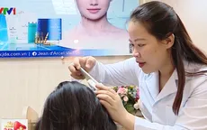 Phân biệt rụng tóc thông thường và rụng tóc bệnh lý