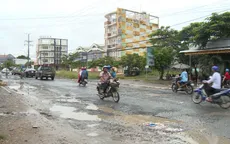 Ổ voi, ổ gà tràn lan trên đường phố miền Tây