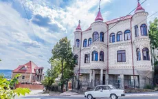 Ngợp mắt với thị trấn giàu có toàn... cung điện xa hoa