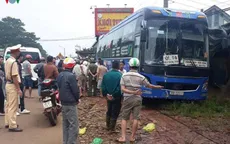 Xe khách mất lái tông 2 người tử vong ở Đăk Nông