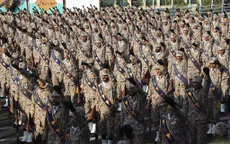 Iran phô diễn sức mạnh quân sự