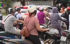 “Nút thắt cổ chai” đường Nguyễn Hữu Thọ thường xuyên ùn tắc
