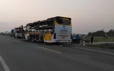 Xe giường nằm cháy trơ khung khi đang lưu thông