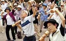 Người già Nhật Bản đổ xô đi mua sản phẩm tài chính