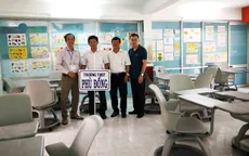 Trao tặng bàn ghế và thiết bị văn phòng cho trường học và các hiệp hội ICT