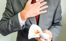Ho ra máu là bệnh gì?