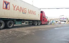 Xe container va chạm xe đạp điện, một người nguy kịch