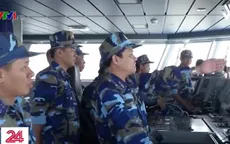 Cảnh sát biển Việt Nam đồng hành với ngư dân vươn khơi, bám biển