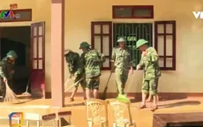 Hà Tĩnh tập trung dọn dẹp trường học sau lũ