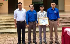 Khen thưởng 2 nam sinh cứu người trong lũ