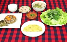 Vào bếp chuẩn bị mâm cơm sum vầy