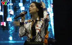 Hồ Ngọc Hà lần đầu xuất hiện trên sân khấu VTV Awards
