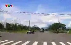 Đà Nẵng: Bị hất tung sau va chạm giao thông ở ngã tư