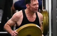 "Người sói" Hugh Jackman khoe cơ bắp cuồn cuộn ở tuổi 51