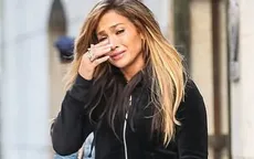 Jennifer Lopez bật khóc trên phố