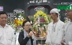 Gia đình Lê Bình trao 100 triệu ủng hộ nghệ sĩ nghèo theo di nguyện của ông