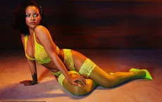 Angelina Jolie đưa con đi chơi phố, Rihanna gợi cảm quảng cáo nội y