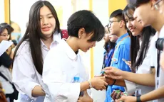 Học sinh THPT Phan Đình Phùng gửi tặng các sĩ tử lời chúc “ngọt như kẹo”