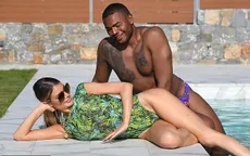 Chloe Sims đẹp như mộng với áo tắm