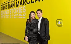 Miranda Kerr bế bụng bầu sánh đôi chồng trẻ
