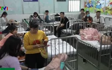 Hàng loạt học sinh nhập viện cấp cứu nghi ngộ độc thực phẩm