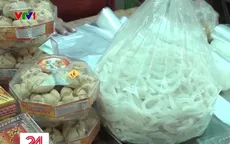TP.HCM tăng cường kiểm tra các chợ bán bánh mứt kẹo dịp cận Tết
