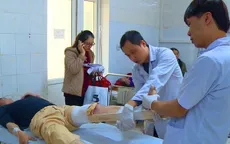 Bị dừng xe kiếm tra, nam thanh niên rồ ga tông trọng thương CSGT