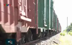 Hiểm họa băng qua đường sắt vào nghĩa trang tảo mộ