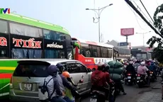 Kẹt xe trên Quốc lộ 60 và cầu Rạch Miễu dài hàng chục km