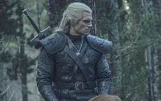 Quá yêu thích nhân vật Geralt, Henry Cavill mang hẳn trang phục "The Witcher" về nhà…ngắm