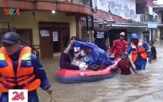 Jakarta chào đón năm mới trong ngập lụt