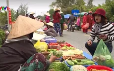 Chợ phiên ngày Tết bên phá Tam Giang