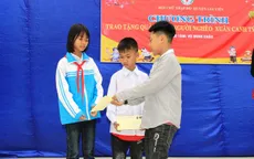 Cậu bé 9 tuổi dành tiền mừng tuổi giúp học sinh mồ côi ăn Tết