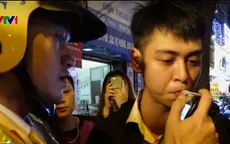 Nhiều tài xế chống đối, dọa bỏ xe, né tránh kiểm tra nồng độ cồn