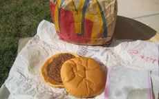 Bánh hamburger hơn 20 năm vẫn... mới nguyên