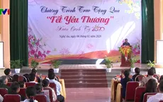 Phó Chủ tịch Thường trực Quốc hội Tòng Thị Phóng thăm, tặng quà Tết tại Nghệ An