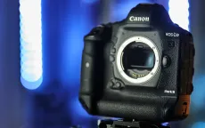Canon ra mắt "bánh chưng" EOS-1D X Mark III