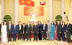 Trao huy hiệu Đảng cho cán bộ cấp cao Nhà nước
