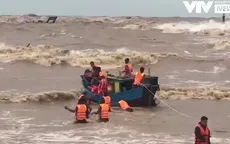 Điều trực thăng đến cứu 8 thuyền viên tàu Vietship 01